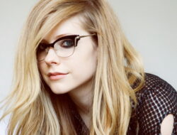 Again, Theory Appears If Avril Lavigne Has Been Dead Since 2003 : Okezone Celebrity