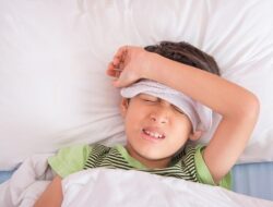5 Ways to Lower Heat in Children Naturally