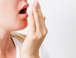 7 Causes of Metallic Smelly Breath and How to Overcome It